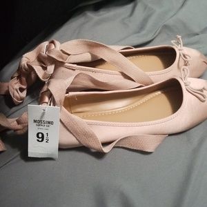 Mossimo 9 1/2 Lace up ballet slippers